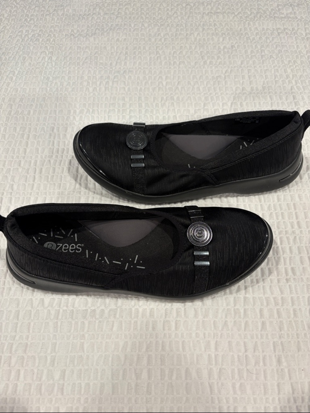 Bzees Women’s Black Slip-On Loafers with Decorative Button
Size 8.5 W